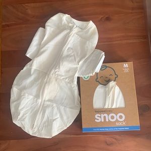 2 Snoo sleep sacks.